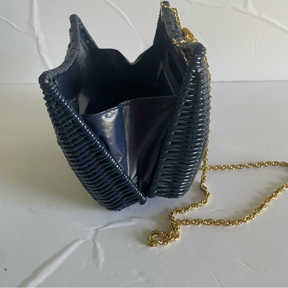 Vintage Au Courant Woven Basket Shoulder Purse Navy Blue w/ Gold Details - Picture 16 of 16